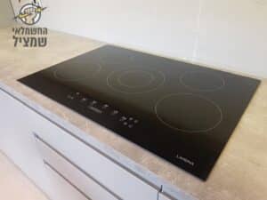התקנת כיריים חשמליות תל פאזי במטבח בבית בחיפה